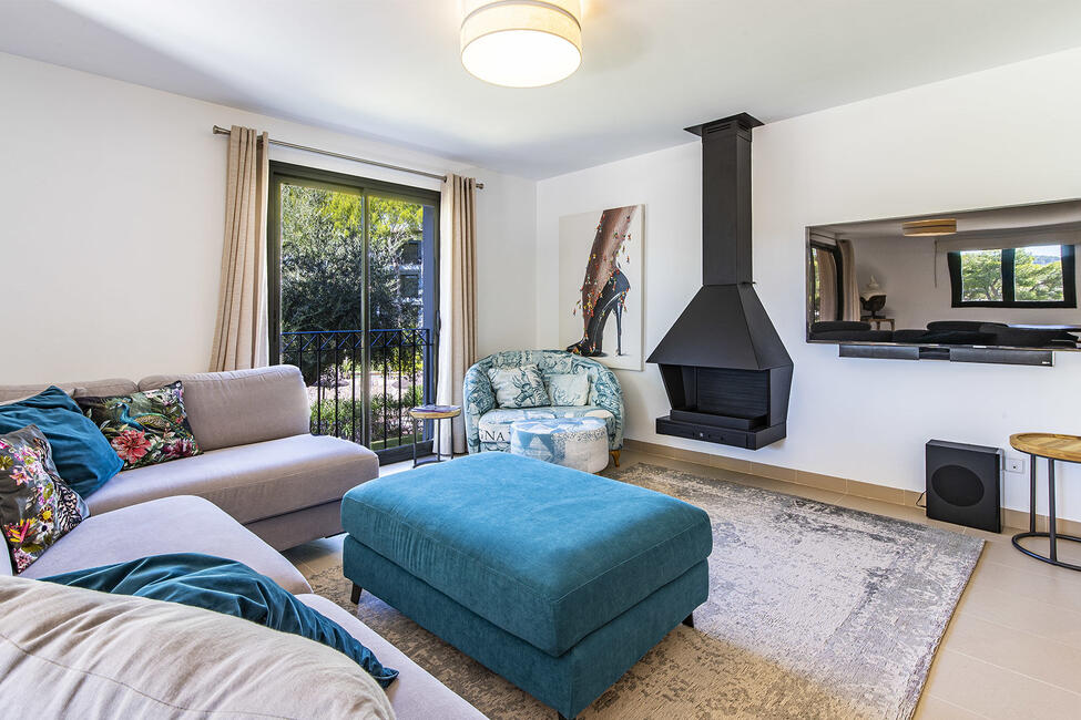 Herausragendes Erdgeschoss-Apartment mit wunderschönem Privatgarten in Camp de Mar