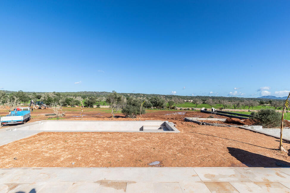 Moderne Neubau-Finca mit 23.000 m2 Grundstück und Pool in Campos