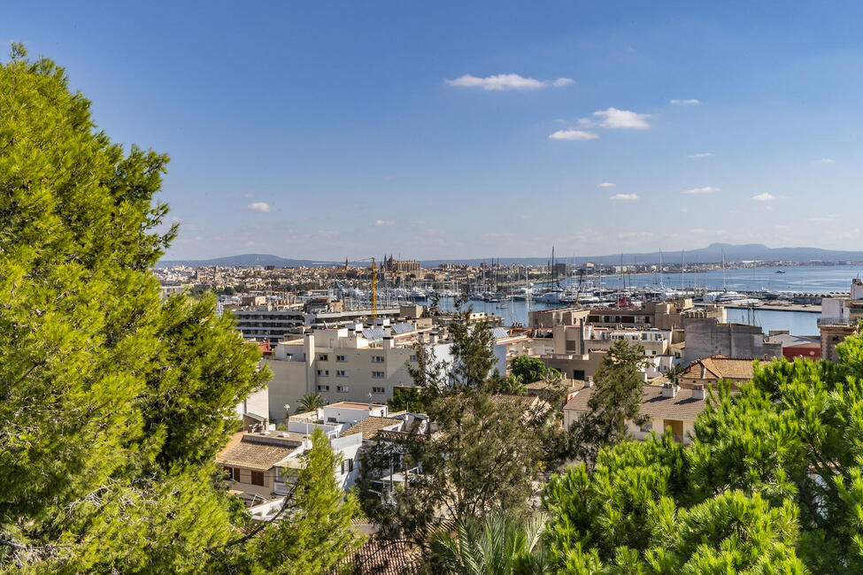 Renoviertes Herrenhaus mit Meerblick und Pool am Fusse des Bellver Schlosses in Palma