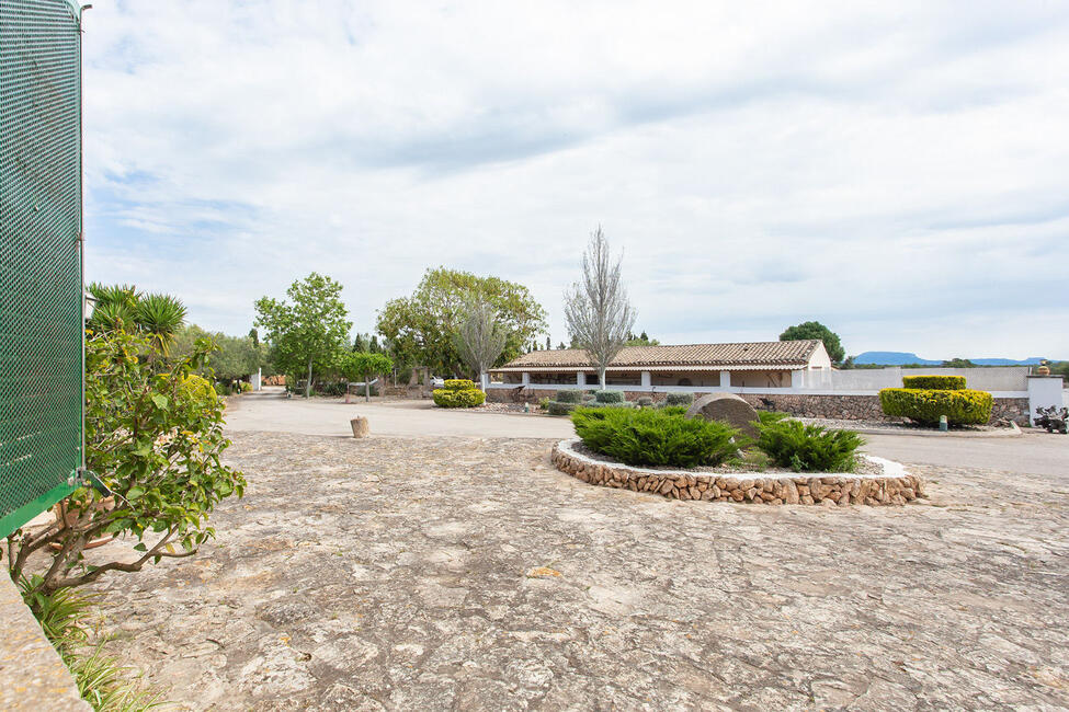 Traditional finca near the beach with country hotel license in Bahia Grande