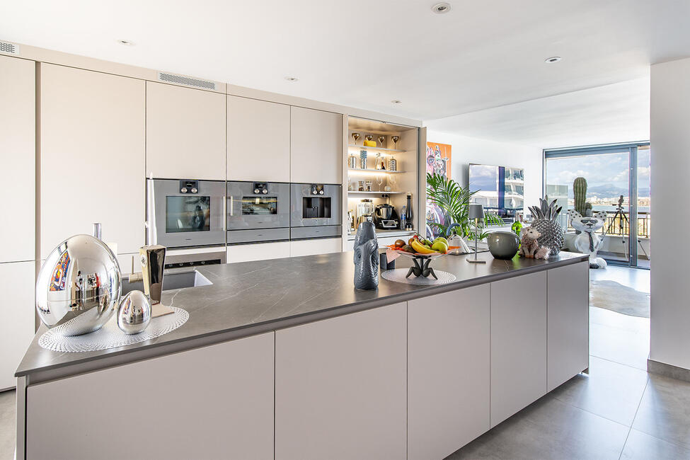 Luxurious penthouse on the seafront with parking space in Playa de Palma