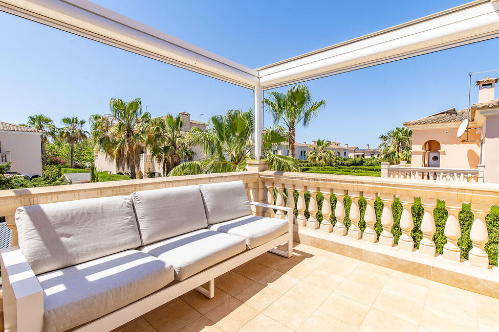 Fantastische Doppelhaushälfte mit Pool und Dachterrasse in Puig de Ros