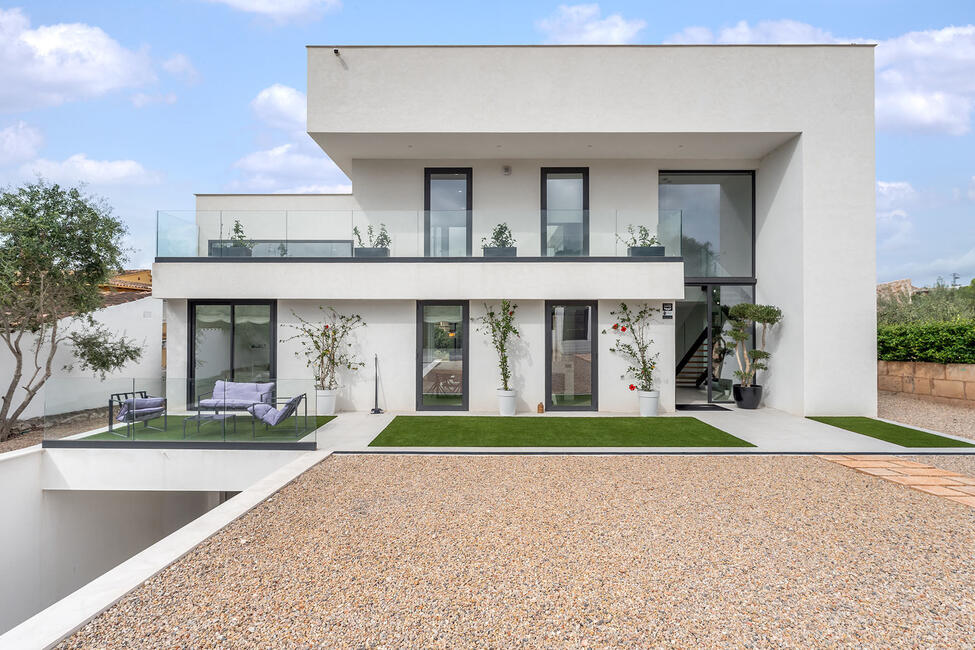 Attraktive Neubau-Villa mit Pool und Weitblick in Sa Cabaneta