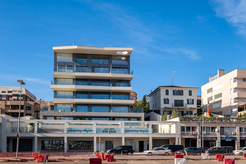 Exklusives Duplex-Penthouse mit Privatpool in 1. Meereslinie in Palma