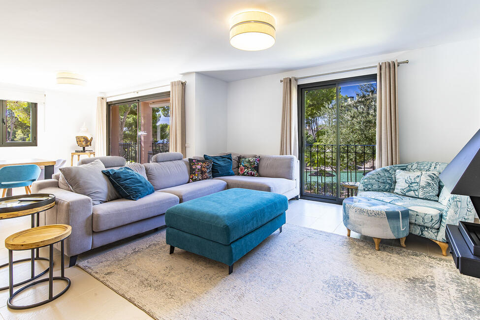 Herausragendes Erdgeschoss-Apartment mit wunderschönem Privatgarten in Camp de Mar