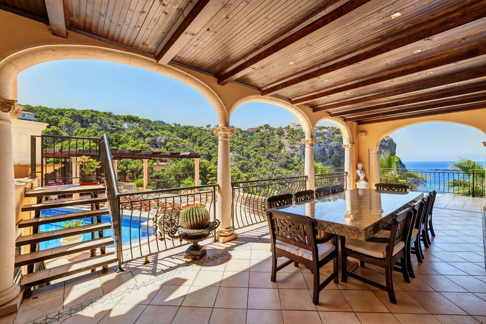 Luxuriöse Villa mit Pool und spektakulärem Meerblick in Puerto Andratx