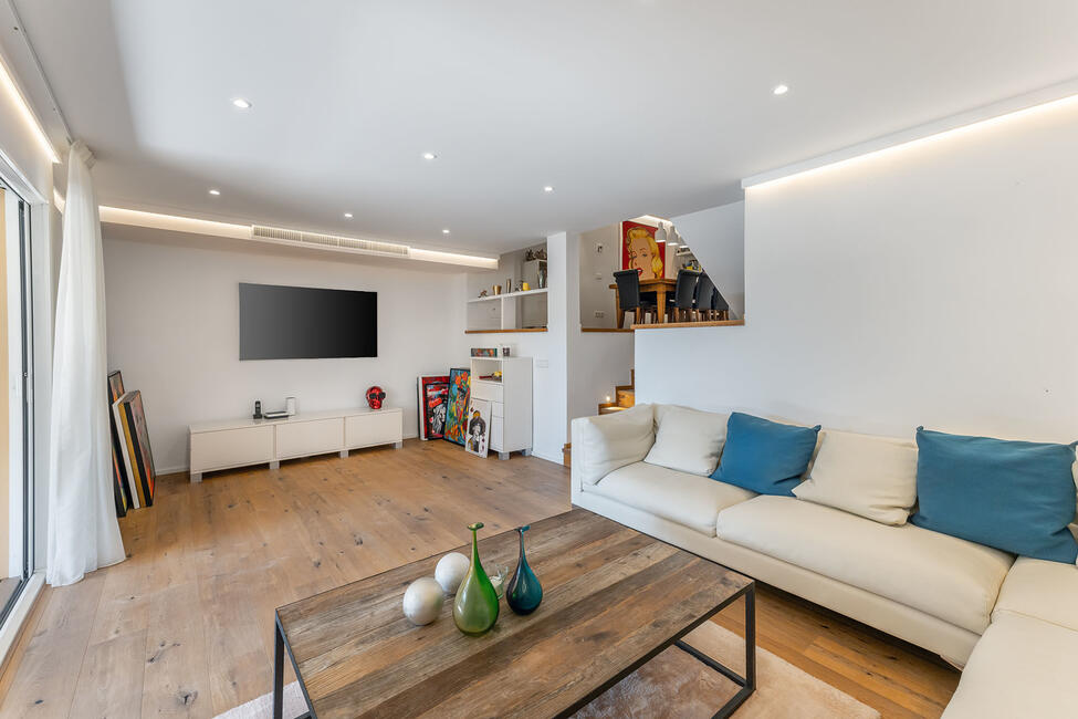 Modern townhouse with sea views and communal pool in Cas Catala