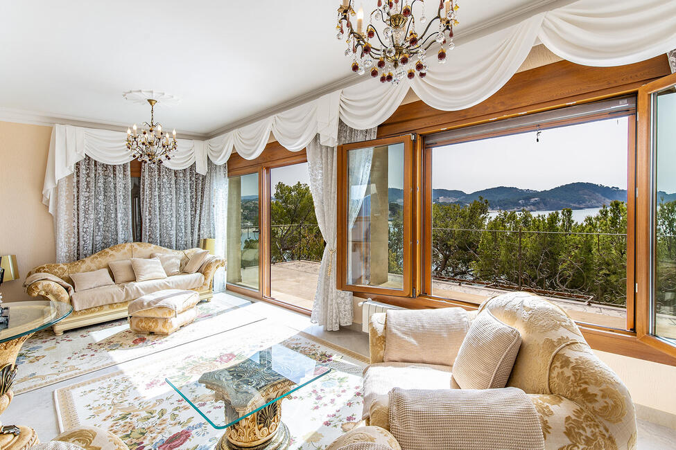 Beeindruckende Villa in 1. Meereslinie und privatem Meerzugang in Cala Fornells