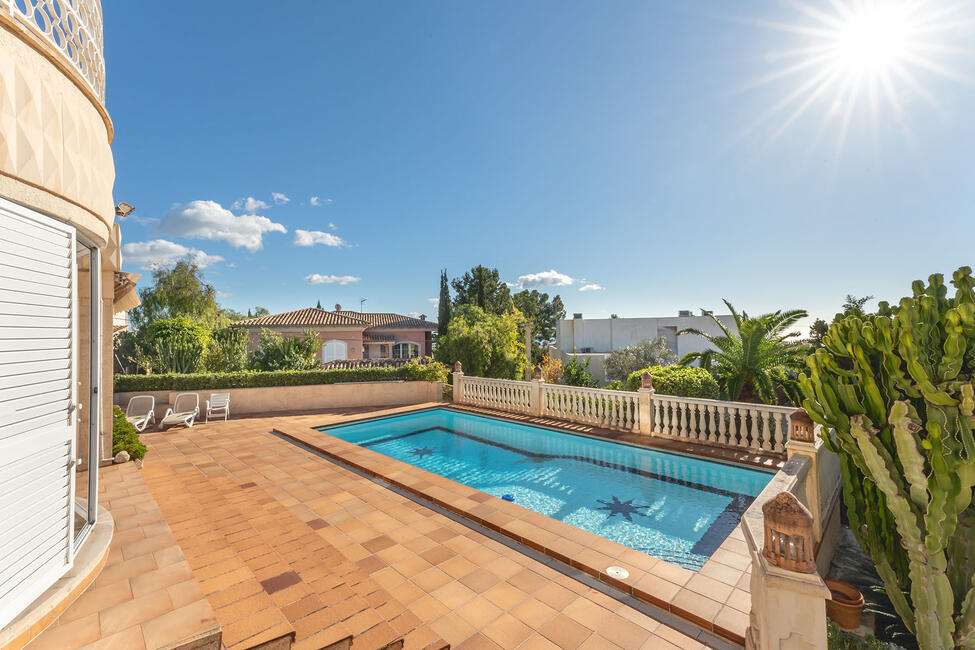 Fantastische Villa mit Gästeapartment und Teilmeerblick in Costa d’en Blanes