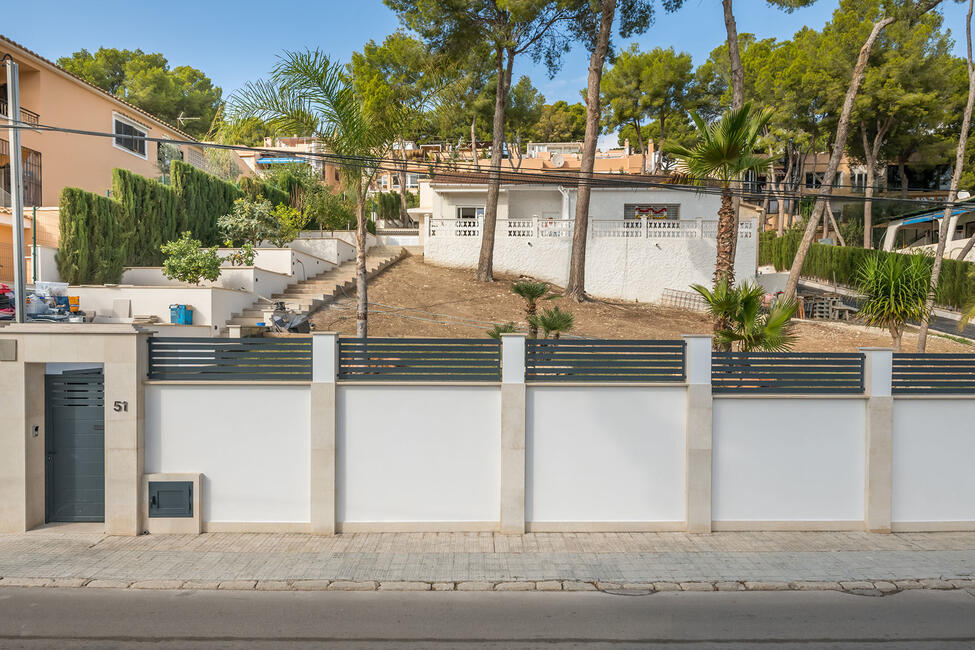 Villa mit Projekt zur Modernisierung in Santa Ponsa