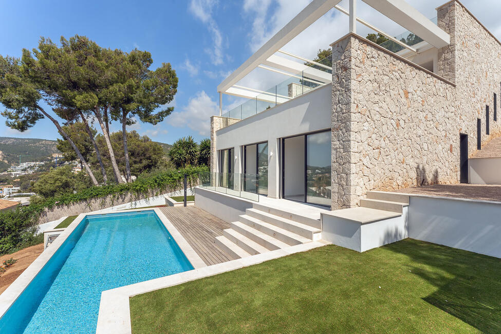 Elegant newly built villa with fantastic sea views in Portals Nous