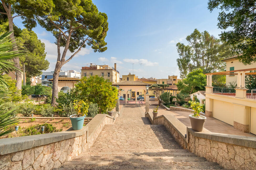 Wunderschöner Stadtpalast mit Pool und Hafenblick in Palma – Son Armadams