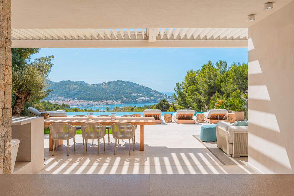 Luxurióse Neubau-Villa mit spektakulärem Meer- und Bergblick in Puerto Andratx