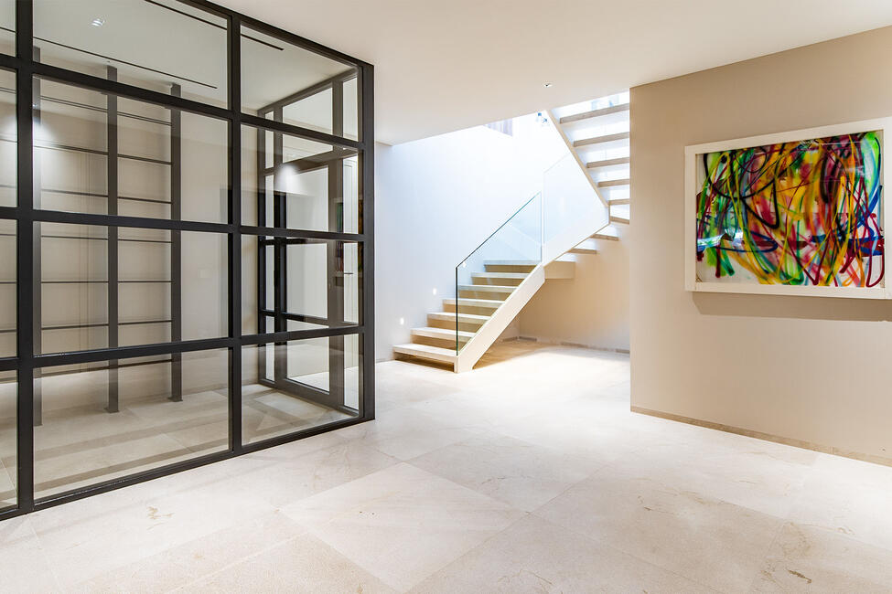 Luxus Neubau-Villa mit Innen- und Aussenpool in Son Gual