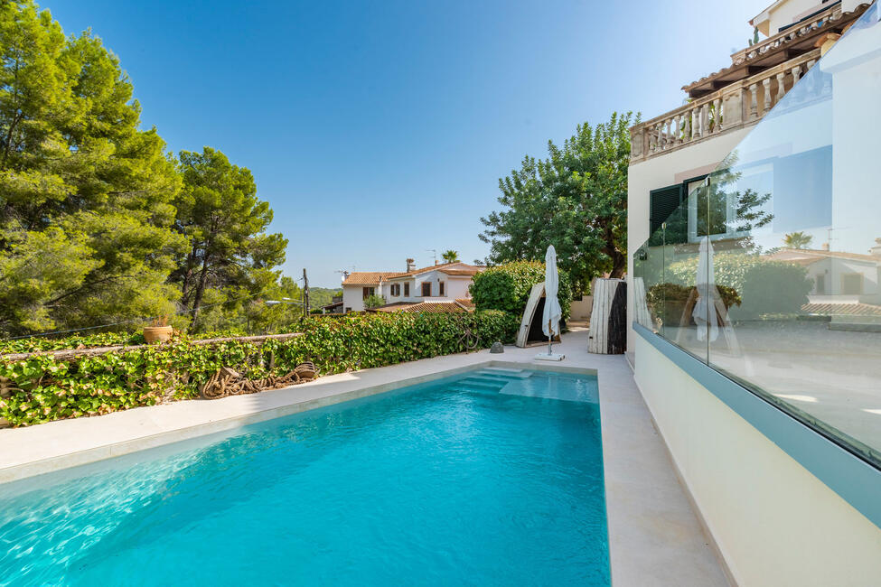 Mediterrane Villa mit Pool, Teilmeerblick und Gästeapartment in Genova