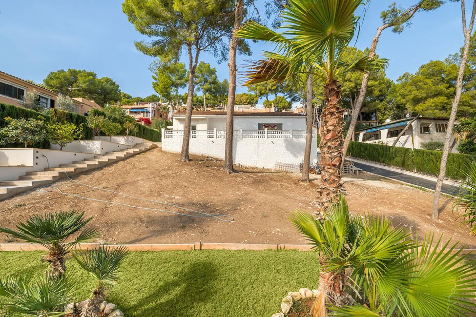 Villa mit Projekt zur Modernisierung in Santa Ponsa