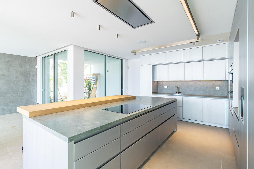 Luxuriöse Neubau-Villa mit Pool und Meerblick in Santa Ponsa