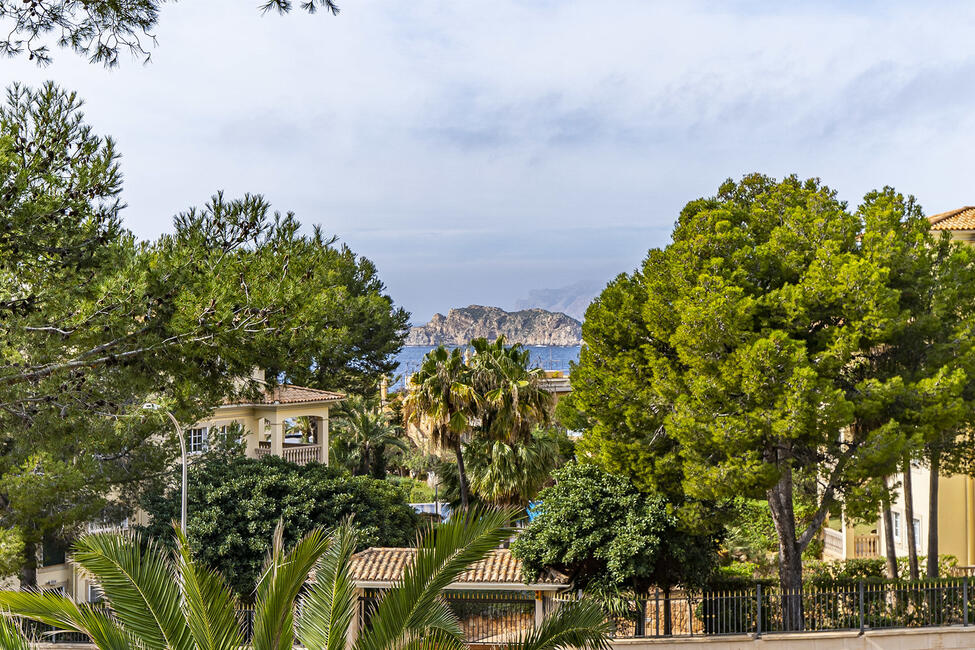 Charmante Villa mit Meerweitsicht in exklusiver Anlage mit Meerzugang in Santa Ponsa