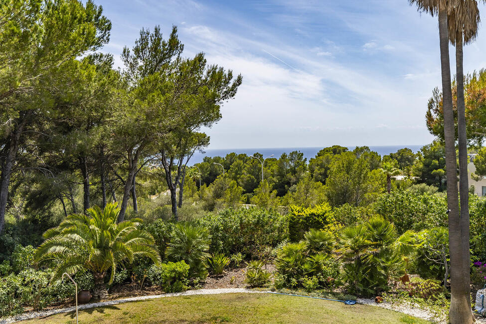 Sonnige Villa mit herrlichem Garten und Pool in Santa Ponsa
