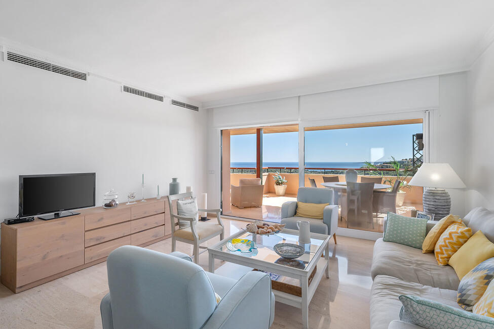 Fantastic penthouse with sea views close to the golf course in Bendinat
