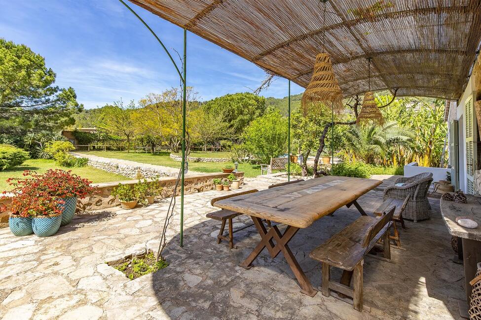 Charming finca with guest house and mountain views near Sóller