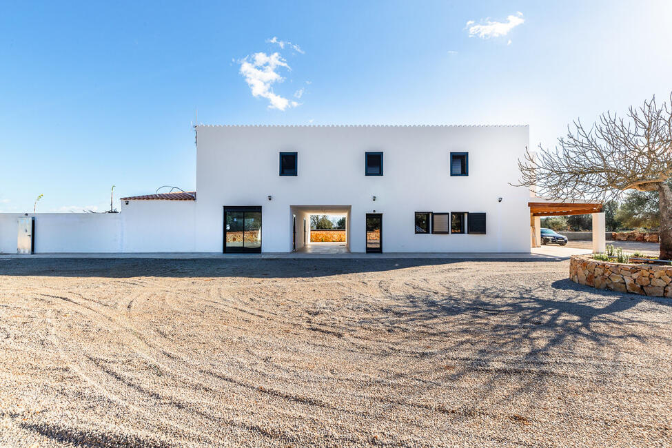 Moderne Neubau-Finca mit 23.000 m2 Grundstück und Pool in Campos