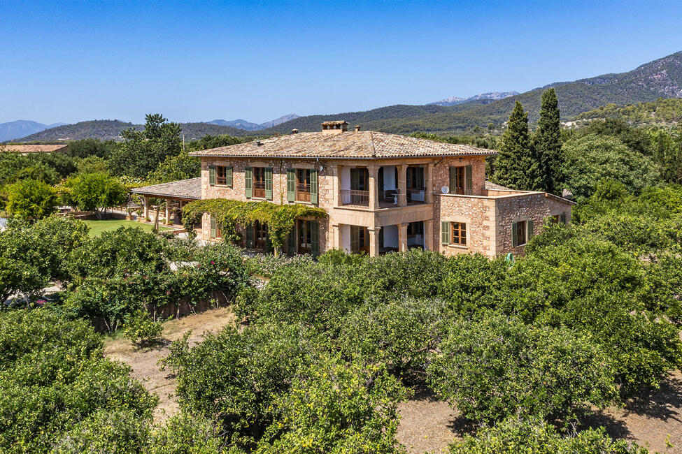 Exclusive rustic finca with pool and great mountain views in Santa Maria