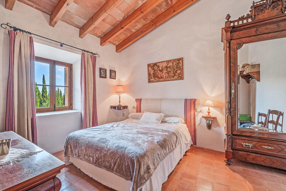 Renovierungsbedürftige Finca mit 9.6 ha Land in ruhiger Lage bei Alaro