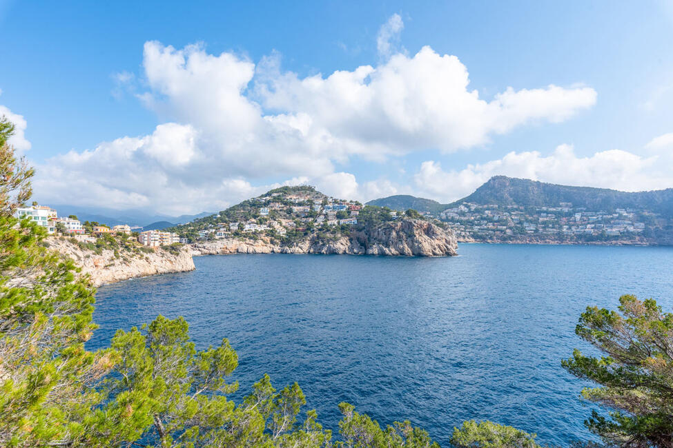 Luxuriöse Villa mit Ferienvermietungslizenz und Bootshaus in Puerto Andratx