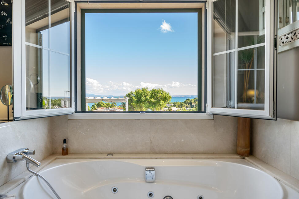 Charmante Villa mit Pool und Teilmeerblick in Strandnähe in Cala Vinyas
