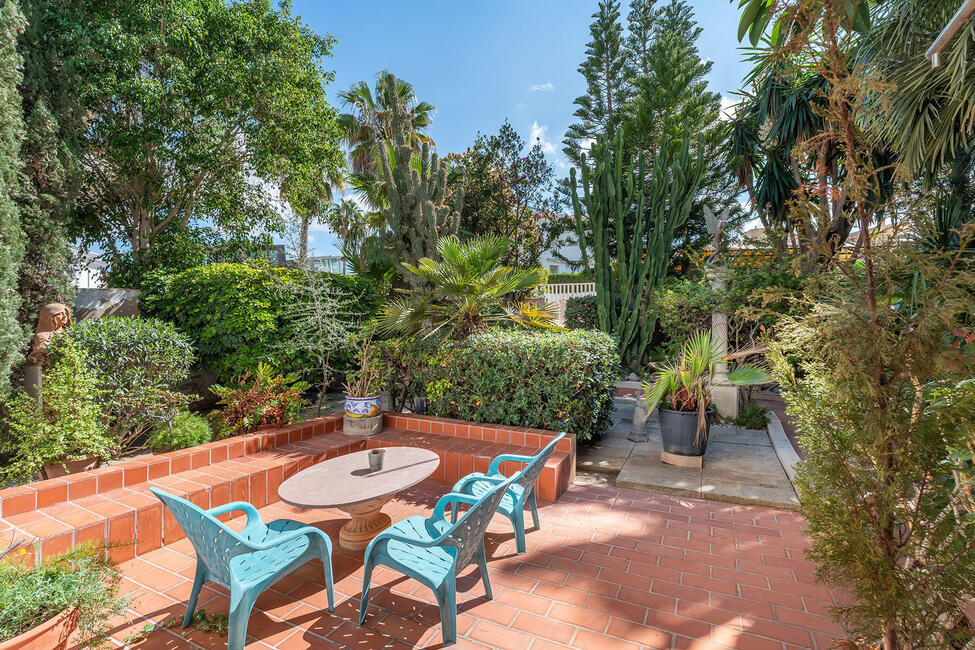 Villa in 1. Meereslinie mit Ferienvermietungslizenz in Badia Gran