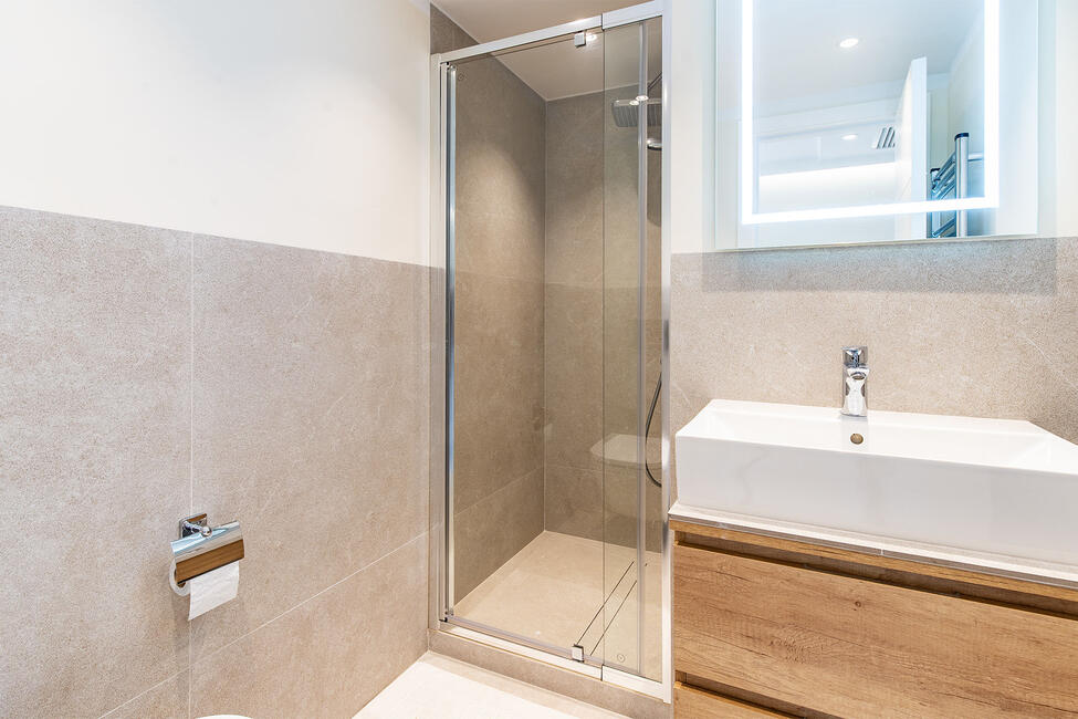 Top renoviertes Strand-Apartment mit Meerblick in Portals Nous