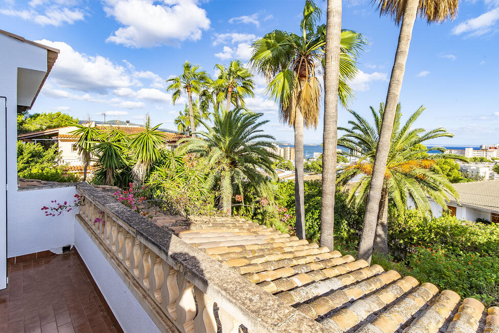 Mediterrane, renovierungsbedürftige Villa mit Pool, in Strandnähe in Palmanova