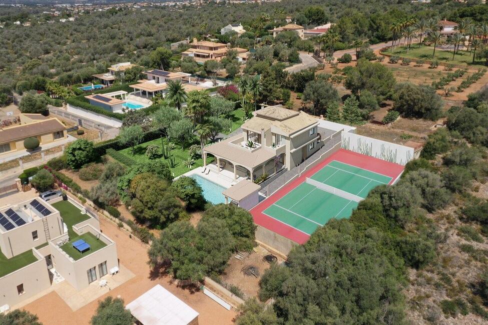 Top renovierte Villa mit Pool und privatem Tennisplatz in Pòrtol