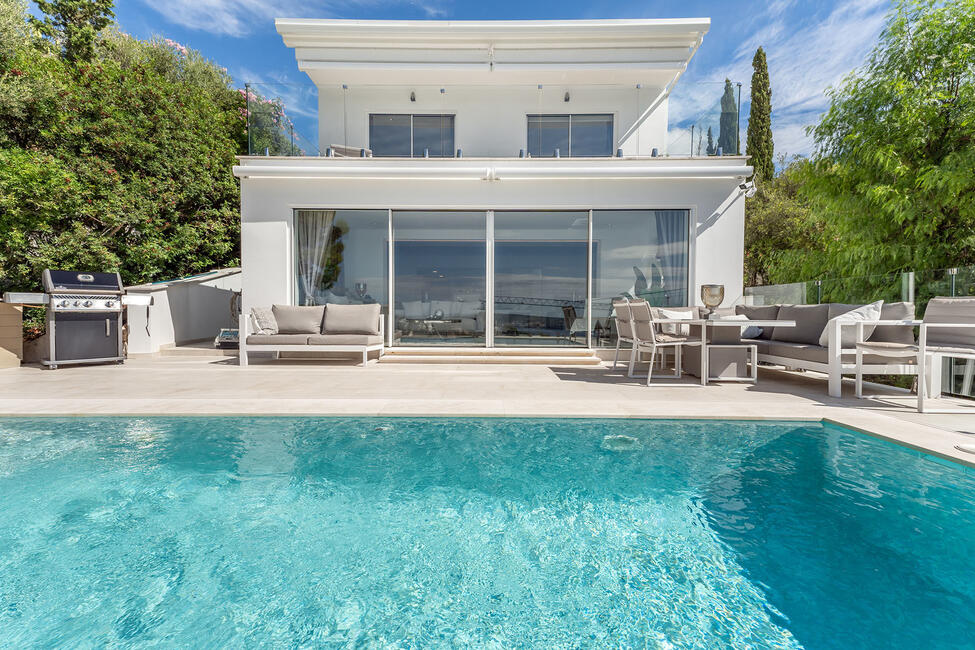 Aufwendig renovierte Villa mit fantastischem Meerblick in Costa d’en Blanes