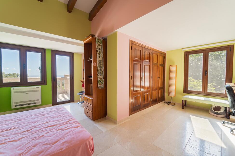 Sensationelle Finca mit Pool und Meerblick in Establiments