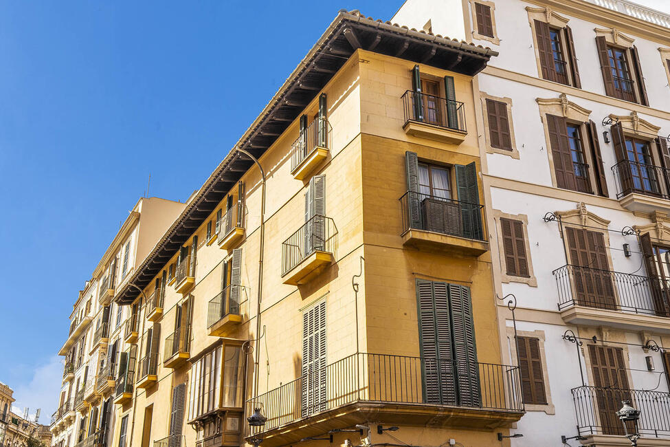 Top-renoviertes Duplex-Apartment mit Innenhof in Santa Catalina