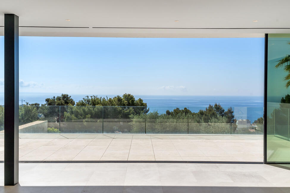 Moderna villa de nueva construcción con piscina e impresionantes vistas al mar en Portals Nous
