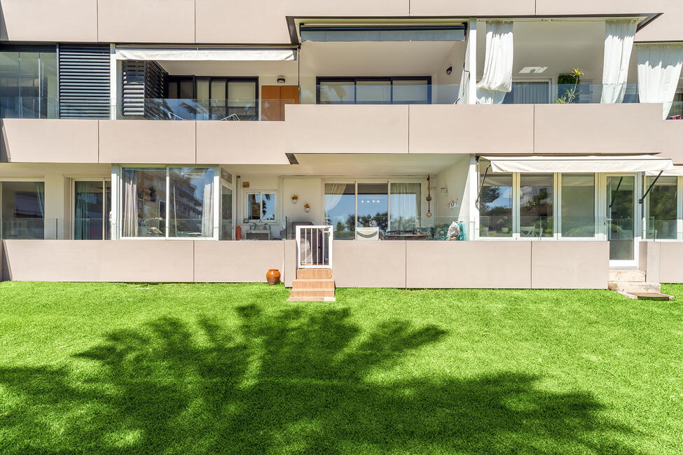 Hübsches Erdgeschoss-Apartment mit Garten- und Poolblick in Portals Nous