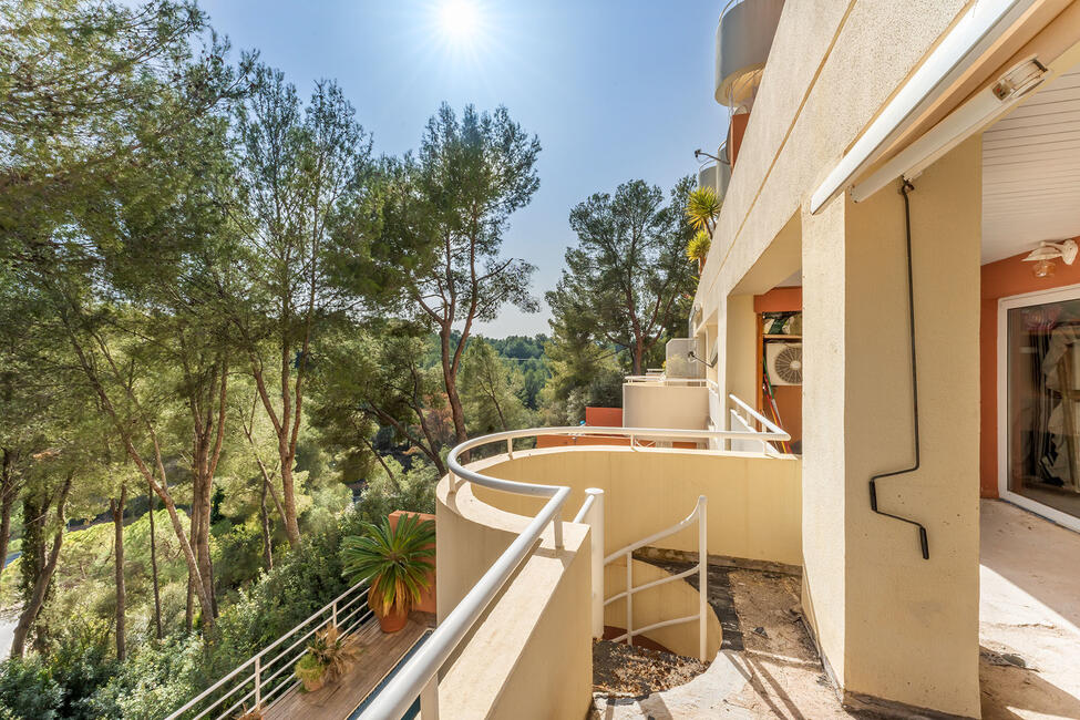 Renovated duplex apartment with private pool near the golf course in Bendinat