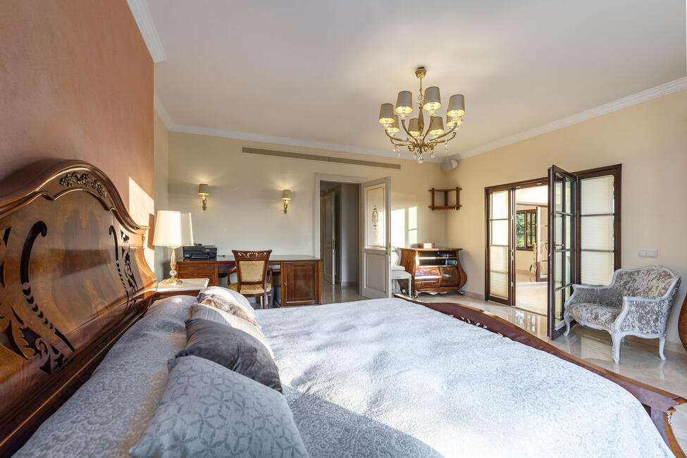Luxuriöse Villa mit Pool, Meer- und Bergblick, in Strandnähe in Paguera