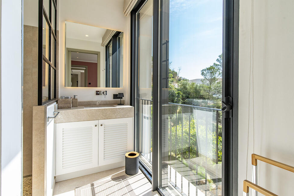 Luxuriöse und lichtdurchflutete Villa in Costa d’en Blanes