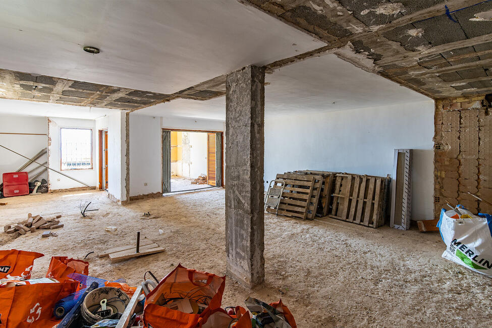 Investitionsgelegenheit: Meerblick-Erdgeschosswohnung mit hohem Potenzial in Illetas