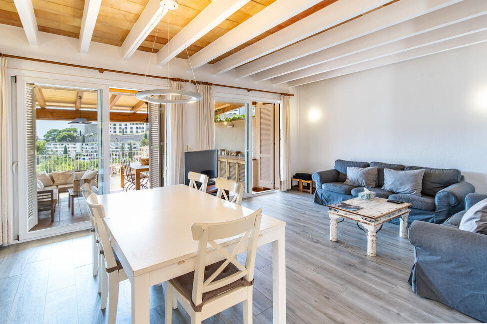 Tolles Maisonette-Apartment mit fantastischem Hafen- und Bergblick in Puerto Sóller