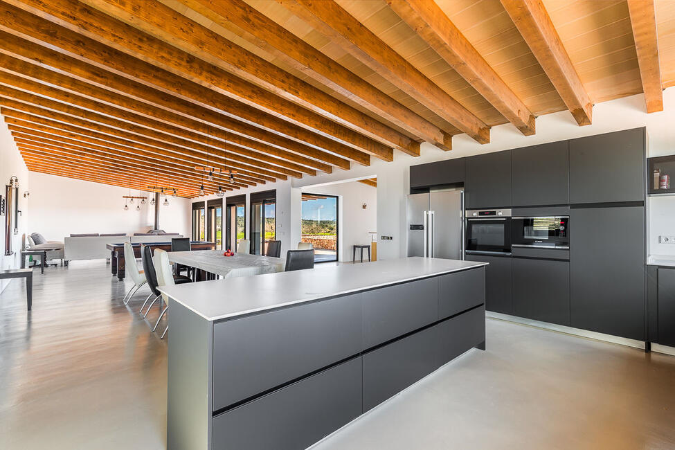 Moderne Neubau-Finca mit 23.000 m2 Grundstück und Pool in Campos