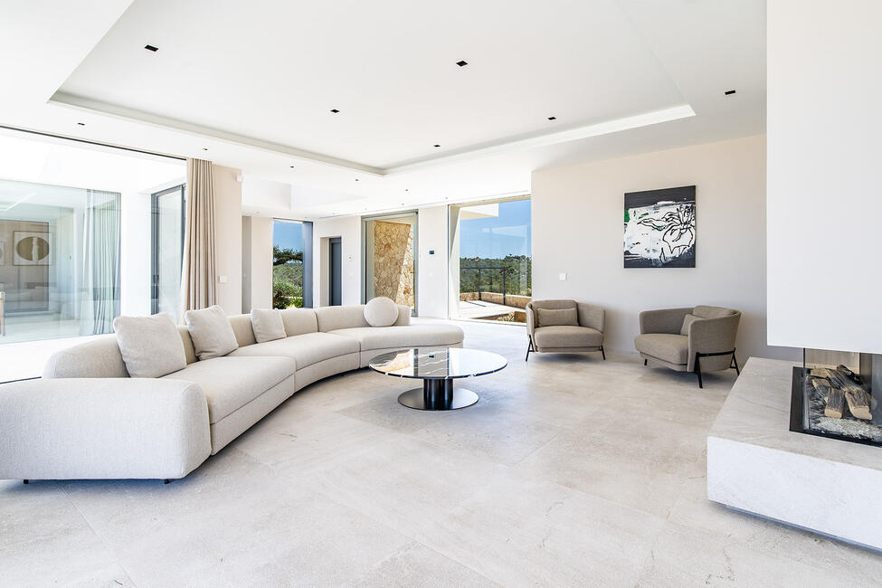 Luxus Neubau-Villa mit Innen- und Aussenpool in Son Gual