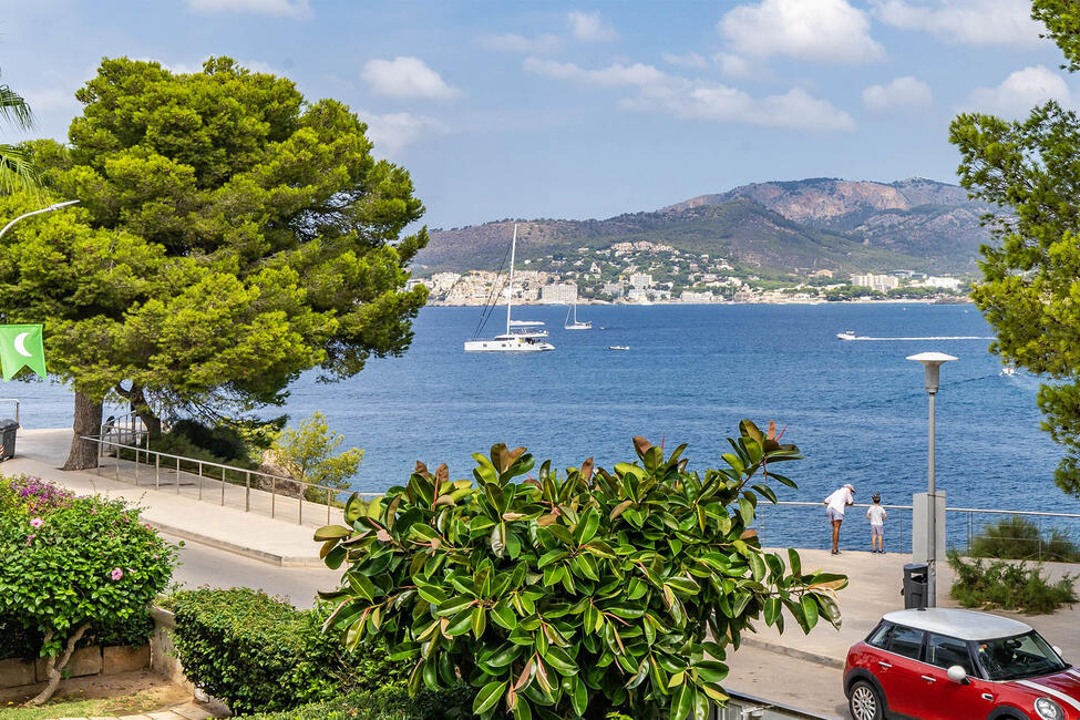 Attraktives Apartment mit Gemeinschaftspool in 1. Meereslinie von Santa Ponsa
