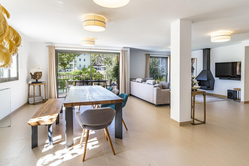 Herausragendes Erdgeschoss-Apartment mit wunderschönem Privatgarten in Camp de Mar