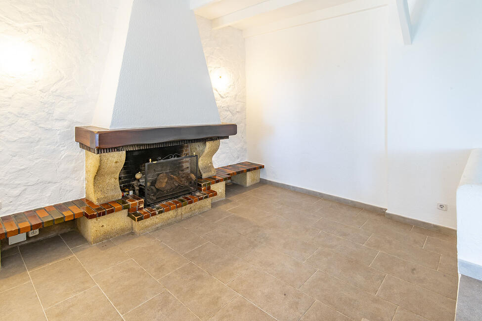 Mediterrane, renovierungsbedürftige Villa mit Pool, in Strandnähe in Palmanova