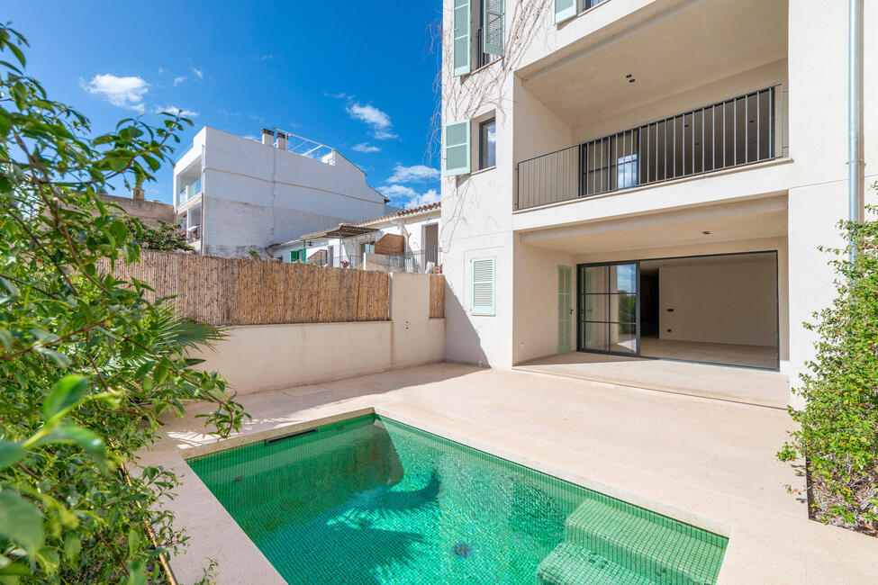 New-build townhouse with pool, garage and fantastic sea views in Palma